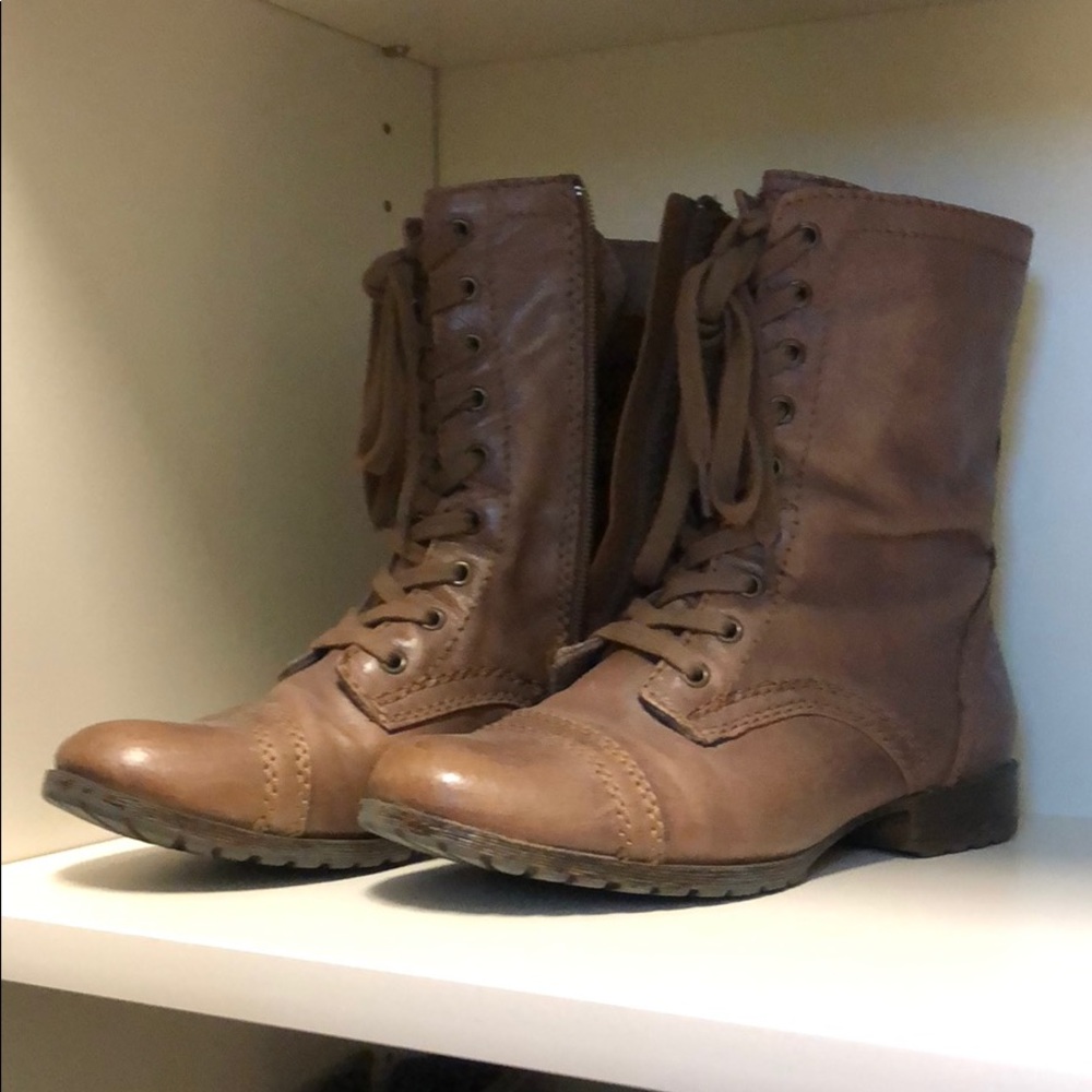 Combat boots